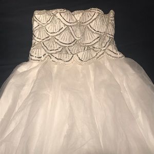 Basix Black Label white Sweetheart Top